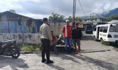Bhabinkamtibmas-Kelurahan-Carep-Laksanakan-Patroli-dan-Sambang-di-SPBU-Carep,-Imbau-Sopir-Tertib-Antrean-Demi-Kelancaran-Arus-Lalu-Lintas