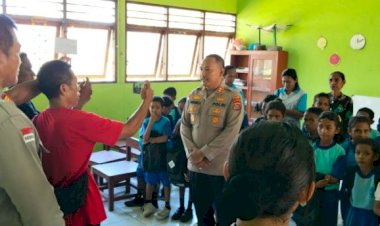 Menembus-Pelosok-Wukur,-Kapolres-Sikka-Tebar-Kepedulian-dan-Harapan-bagi-Generasi-Penerus-Bangsa