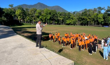 Sat-Binmas-Polres-Manggarai-Tanamkan-Disiplin-dan-Kesadaran-Hukum-Melalui-Sosialisasi-Binpolmas-dan-Pelatihan-PBB-bagi-Mahasiswa-Unika-Santu-Paulus-Ruteng