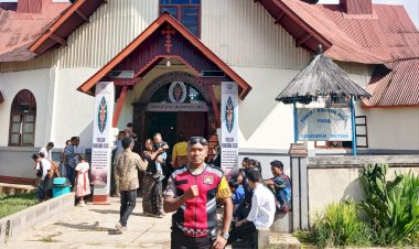 POLRES-MANGGARAI-LAKUKAN-PELAYANAN-HUMANIS-DAN-DIALOGIS,-WUJUDKAN-IBADAH-MINGGU-UMAT-NASRANI-BERJALAN-PENUH-DAMAI