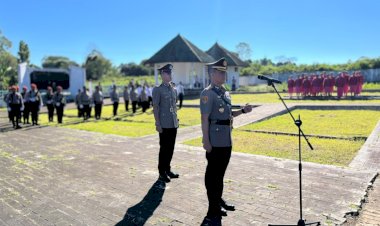 Mengenang-Jasa-Para-Pahlawan,-Polres-Manggarai-Gelar-Ziarah-dan-Tabur-Bunga-Sambut-Hari-Bhayangkara-Ke-80