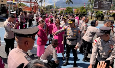 Pimpin-Upacara-Kenaikan-Pangkat-36-Personel,-Kapolres-Manggarai-Berpesan:-“Jadikan-Setiap-Interaksi-sebagai-Momentum-Membangun-Kepercayaan-Masyarakat”