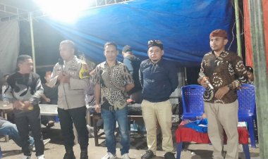 Bhabinkamtibmas-Desa-Buar-Hadiri-dan-Pantau-Pesta-Sekolah,-Perkuat-Sinergi-dengan-Masyarakat-dalam-Menjaga-Kamtibmas