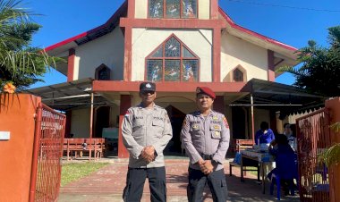 Polres-Manggarai-Kerahkan-Personel-Amankan-Ibadah-Hari-Minggu-di-Seluruh-Gereja,-Wujud-Nyata-Pelayanan-Polri-kepada-Masyarakat