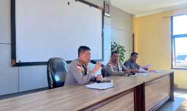 Kapolres-Manggarai-Berikan-Arahan-kepada-Kapolsek-dan-Bhabinkamtibmas-Jelang-Pelaksanaan-Pemilihan-Kepala-Desa