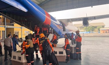 Polwan-Polres-Manggarai-Timur-Hadirkan-Senyum-Anak-Anak-Pengungsi-Gempa-Lewat-Trauma-Healing