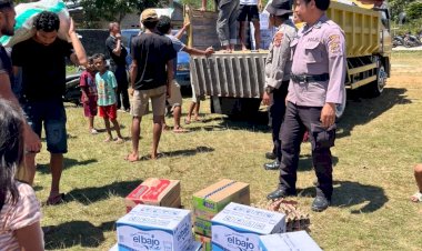 Polres-Manggarai-Pastikan-Penyaluran-Bantuan-Logistik-di-Posko-SDI-Norang-Berjalan-Aman-dan-Lancar