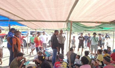 POLSEK-CIBAL-GERAK-CEPAT-EVAKUASI-WARGA-DAN-PASIEN-TERDAMPAK-GEMPA,-PASTIKAN-KESELAMATAN-MASYARAKAT