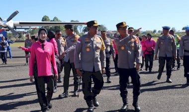 KAPOLRES-MANGGARAI-SAMBUT-KUNJUNGAN-KAPOLDA-NTT,-TINJAU-LANGSUNG-PERSONEL-DAN-FASILITAS-TERDAMPAK-GEMPA