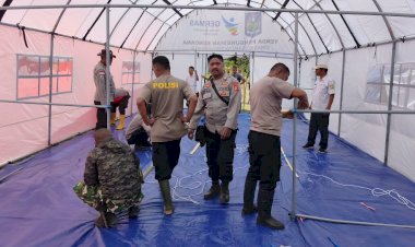 Polsek-Cibal-Pasang-Tenda-Darurat-di-Puskesmas-Beamese,-Pastikan-Pelayanan-Kesehatan-Tetap-Berjalan