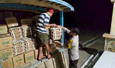 Bhabinkamtibmas-Reok-Barat-Kawal-dan-Monitor-Pendistribusian-Bantuan-bagi-Warga-Terdampak-Gempa