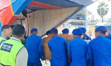 Gugur-di-Papua,-Jenazah-drh.-Alfonsius-Diterbangkan-dengan-Pesawat-Polri-Menuju-Maumere