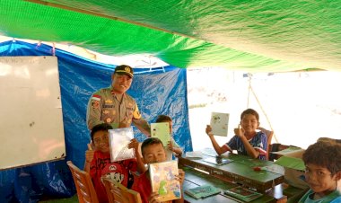 Polsek-Reo-Salurkan-Bantuan-Alat-Tulis-bagi-Siswa-Terdampak-Gempa