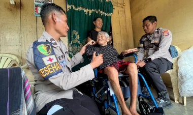 Wujud-Kepedulian-Polri,-Divhumas-Polri-Salurkan-Bantuan-Kemanusiaan-Bagi-Warga-Terdampak-Gempa-di-Manggarai