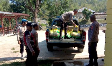 Polsek-Cibal-Salurkan-Bantuan-Sembako-dari-Polda-Jateng-dan-Polda-Riau-kepada-Warga-Desa-Nenu