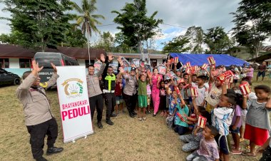 Polres-Manggarai-Salurkan-Bantuan-dari-PD-Bhayangkari-Papua-untuk-Siswa-SDI-Ling