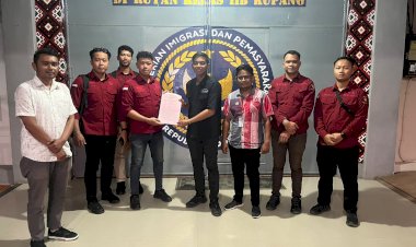 POLRES-MANGGARAI-LIMPAHKAN-TERSANGKA--L.D--DAN--G.L.A.A--BESERTA-BARANG-BUKTI-KASUS-DUGAAN-KORUPSI-PEMBANGUNAN-GEDUNG-RAWAT-INAP-RSUD-RUTENG-KE-KEJAKSAAN