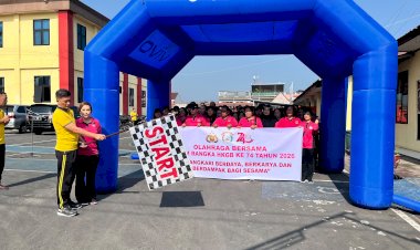 SEMARAK-HKGB-KE-74,-POLRES-MANGGARAI-BERSAMA-BHAYANGKARI-GELAR-OLAHRAGA-BERSAMA-PERKUAT-SOLIDITAS-DAN-KEBERSAMAAN