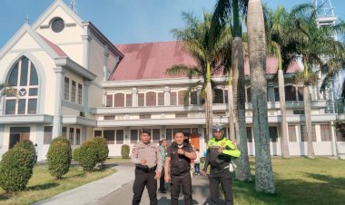 POLRES-MANGGARAI-HADIR-SECARA-HUMANIS,-BERIKAN-PENGAMANAN-IBADAH-UMAT-NASRANI,-WUJUDKAN-HARKAMTIBMAS-YANG-KONDUSIF
