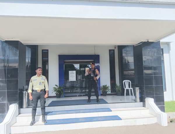 SATUAN SAMAPTA POLRES MANGGARAI LAKSANAKAN PENGAMANAN OBJEK VITAL, PASTIKAN SITUASI WILAYAH TETAP KONDUSIF