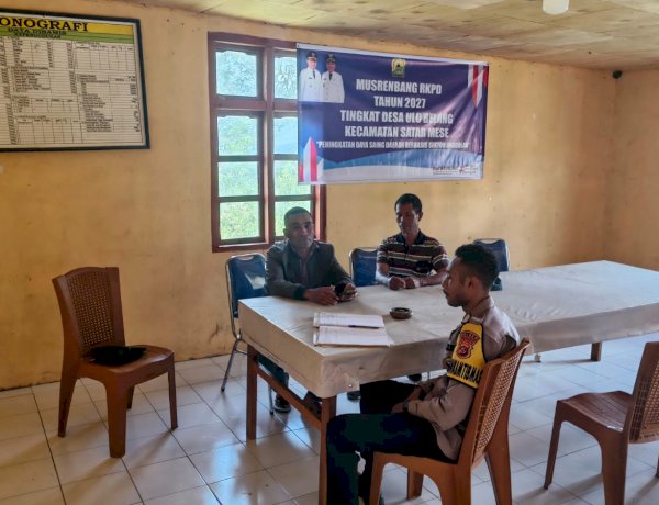Bhabinkamtibmas Polres Manggarai Laksanakan Patroli dan Sambang di Kantor Desa Ulubelang