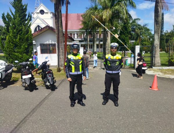 Personel Polres Manggarai Laksanakan Pengamanan Ibadah Minggu, Wujud Pelayanan dan Jaminan Keamanan bagi Umat