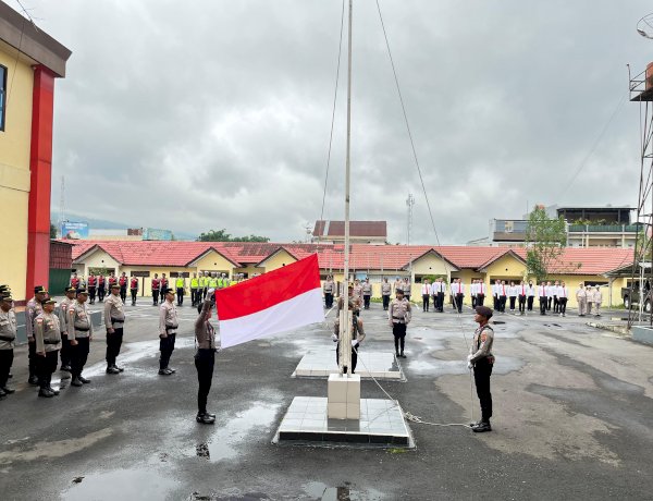 Kapolres Manggarai Pimpin Upacara Bulanan, Tekankan Keselamatan, Disiplin dan Pelayanan Prima