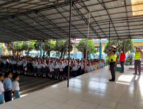 Police Goes To School, Sat Lantas Polres Manggarai Edukasi Pelajar SMPK Immaculata Ruteng