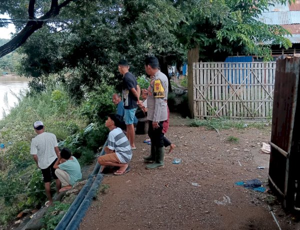 Bhabinkamtibmas Kelurahan Reo Laksanakan Patroli Antisipasi Cuaca Ekstrem di Bantaran Kali Wae Pesi