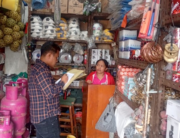 Pastikan Stok Aman Selama Ramadan, Polres Manggarai Pantau Harga LPG di Toko Mega Jaya