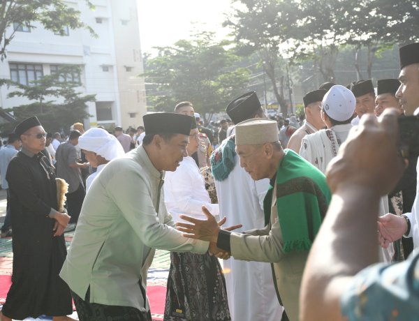 Lapangan Mapolda NTT Penuh, Kapolda Sampaikan Ucapan Idul Fitri dan Apresiasi untuk Masyarakat*
