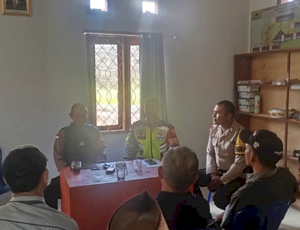 Bhabinkamtibmas dan Kapospol Kecamatan Lelak Hadiri Mediasi Sengketa Tanah di Desa Ketang, Wujudkan Kamtibmas yang Kondusif