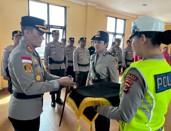 Kapolres Manggarai Pimpin Upacara Penyerahan Jabatan Kasat Lantas