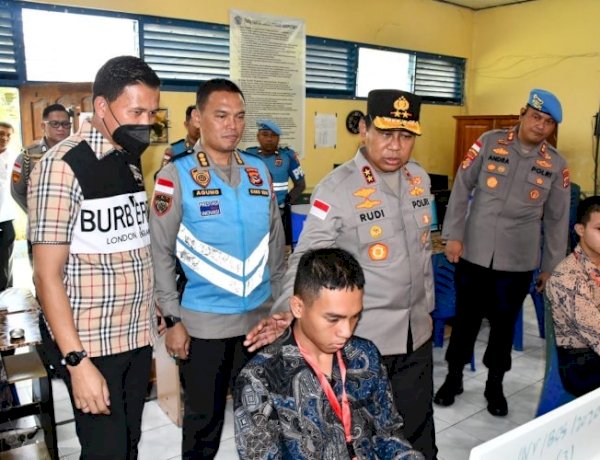 Jangan Percaya Calo!” Pesan Tegas Kapolda NTT Saat Tinjau Seleksi Taruna AKPOL 2026 di Kupang