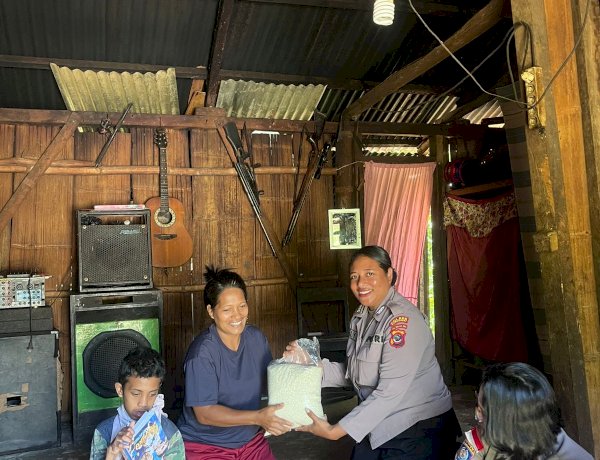POLRES MANGGARAI MELALUI SAT BINMAS SALURKAN BANTUAN SOSIAL KEPADA ANAK BERKEBUTUHAN KHUSUS DI DESA GOLOUWAS