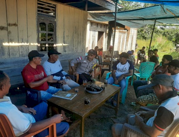 Bhabinkamtibmas Reok Barat Hadiri Acara Syukuran Warga, Sampaikan Pesan Kamtibmas kepada Masyarakat Kampung Talang