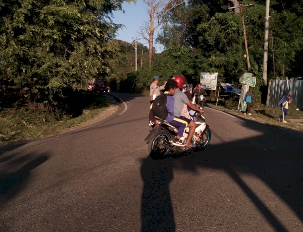 POLSEK REO POLRES MANGGARAI LAKSANAKAN PENGATURAN PAGI, CIPTAKAN KAMSELTIBCAR LANTAS YANG KONDUSIF DI WILAYAH REO