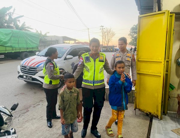 Viral Tiga Siswa Berjalan dengan Sandal Lusuh, Respons Cepat Kapolda NTT dan Polres TTS Hadirkan Senyum Baru bagi Anak-Anak Oelbubuk