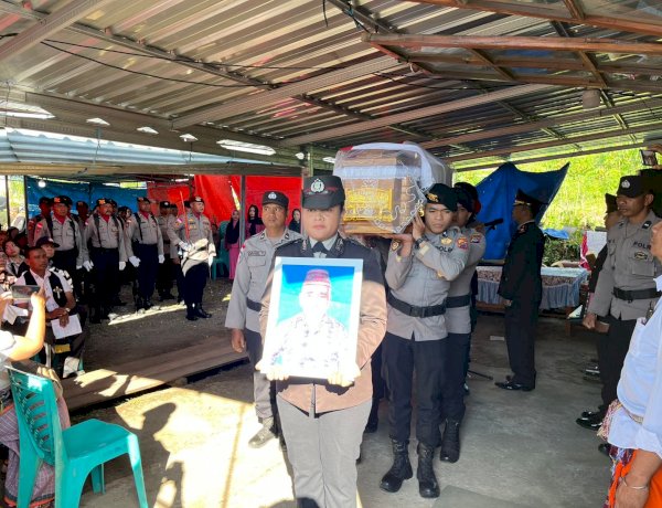 Wujud Penghormatan Terakhir, Polres Manggarai Gelar Upacara Pemakaman Dinas Secara Khidmat untuk Purnawirawan Serma Maxwell Neno Baaf