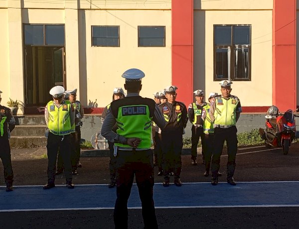SATLANTAS POLRES MANGGARAI INTENSIFKAN PENGATURAN PAGI, WUJUDKAN KEAMANAN DAN KELANCARAN LALU LINTAS BAGI MASYARAKAT