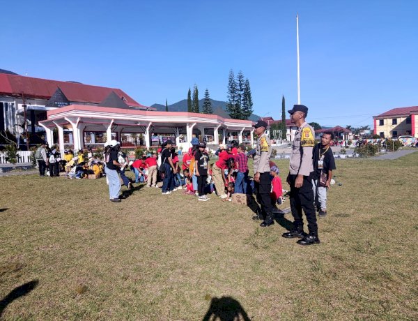 BHABINKAMTIBMAS POLRES MANGGARAI LAKSANAKAN PENGAMANAN ACARA RELIGI NATAS THE MORI DI LAPANGAN NATAS LABAR RUTENG