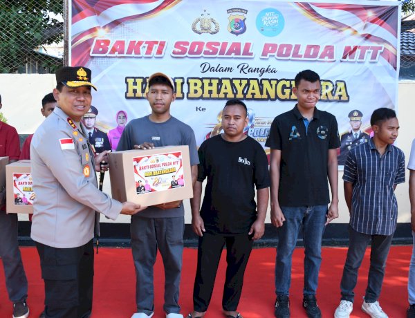 Kapolda NTT Bagikan 100 Paket Sembako, Wujud Kepedulian Polri kepada Masyarakat di HUT Bhayangkara ke 80*