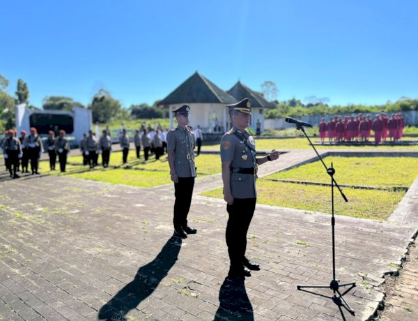 Mengenang Jasa Para Pahlawan, Polres Manggarai Gelar Ziarah dan Tabur Bunga Sambut Hari Bhayangkara Ke-80