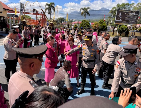 Pimpin Upacara Kenaikan Pangkat 36 Personel, Kapolres Manggarai Berpesan: “Jadikan Setiap Interaksi sebagai Momentum Membangun Kepercayaan Masyarakat”
