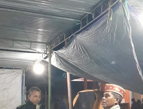 KOMITMEN HADIR DI TENGAH MASYARAKAT, BHABINKAMTIBMAS  RAHONG UTARA  POLRES MANGGARAI PANTAU PESTA SEKOLAH DAN SAMPAIKAN PESAN KAMTIBMAS DI RAHONG UTARA