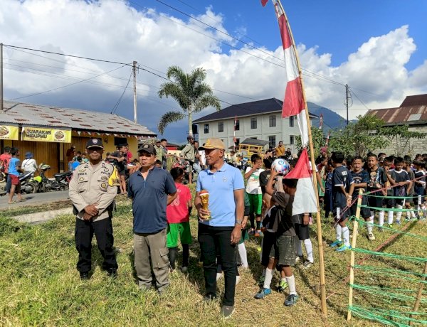 Semarak HUT RI ke-81, Bhabinkamtibmas Kelurahan Wali Amankan Pertandingan Lurah Wali Cup U-9