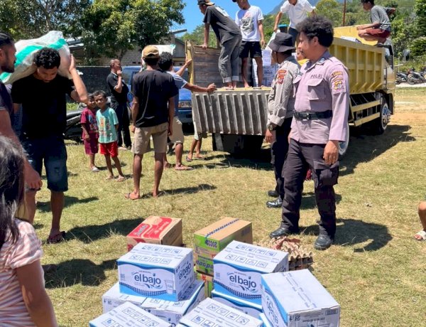 Polres Manggarai Pastikan Penyaluran Bantuan Logistik di Posko SDI Norang Berjalan Aman dan Lancar