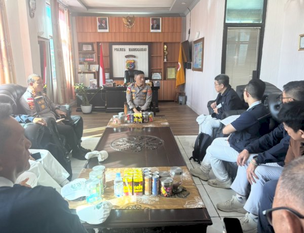 KAPOLRES MANGGARAI TERIMA TIM RELAWAN YAYASAN BUDDHA TZU CHI, SALURKAN BANTUAN UNTUK KORBAN GEMPA