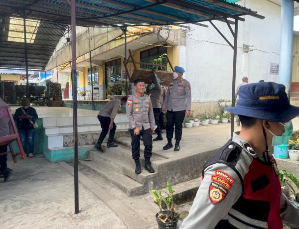 WUJUDKAN PROSES BELAJAR MENGAJAR KEMBALI BERJALAN PASCA GEMPA, POLRES MANGGARAI KERAHKAN PERSONEL MENDIRIKAN TENDA BELAJAR DI SEKOLAH