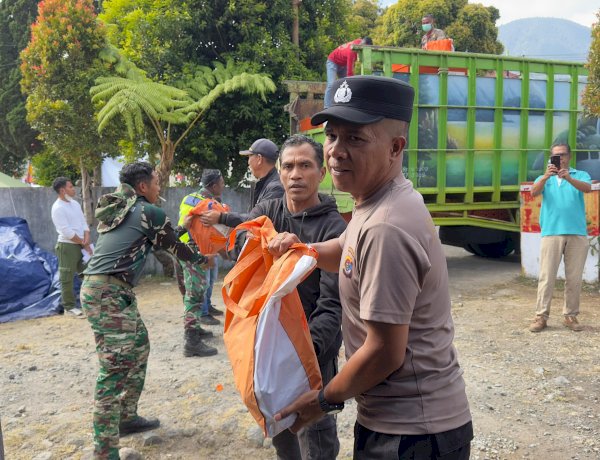 Polres Manggarai Bantu Pengamanan dan Pendistribusian Logistik BPBD untuk Korban Bencana